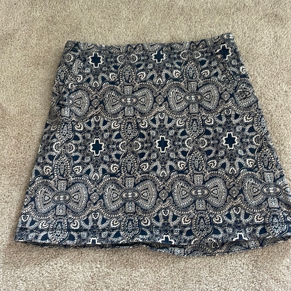 hollister navy patterned mini skirt, size 3, gently worn